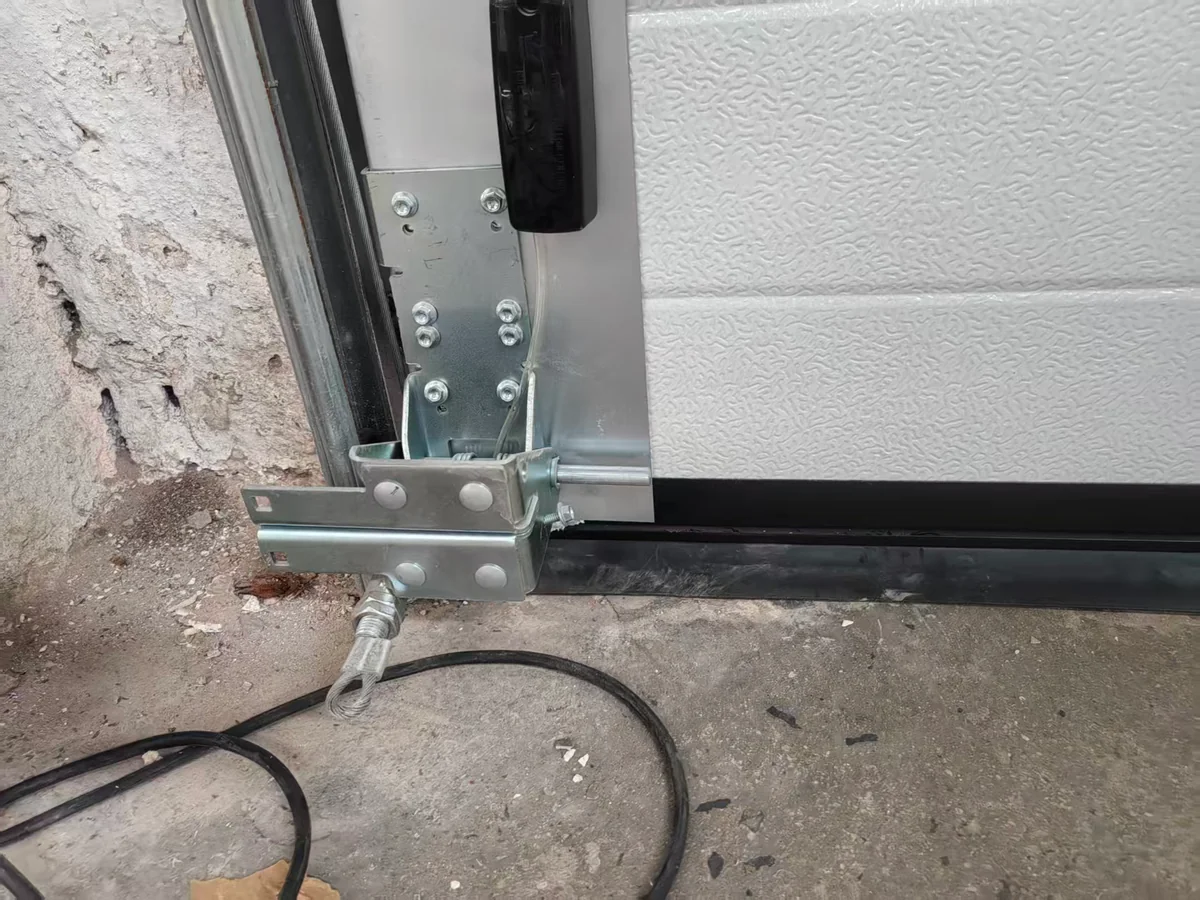 Секционные гаражные ворота с электроприводом - изображение 26